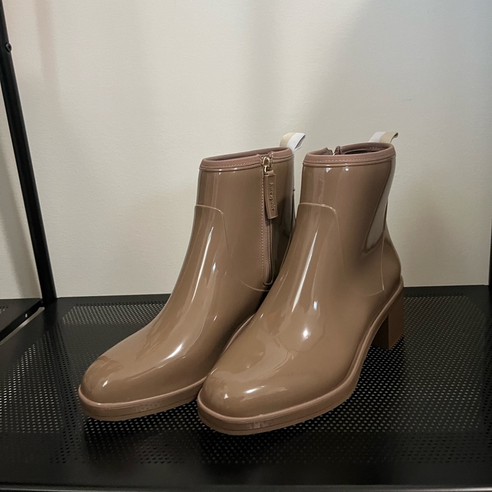 Kate Spade Size 10 Tan Puddle Rain Booties
